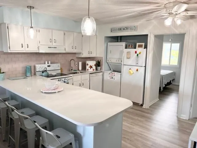 3-bedroom, 2-bath In Ocean Steps To The Holiday home